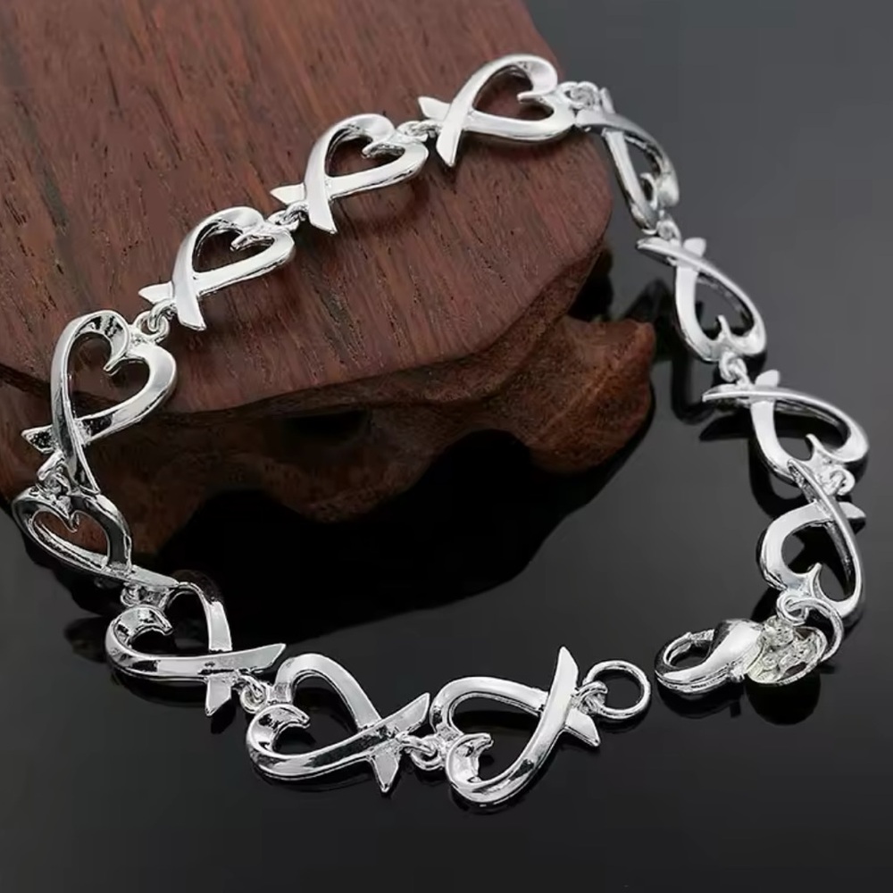 Elegant Silver Heart Bracelet